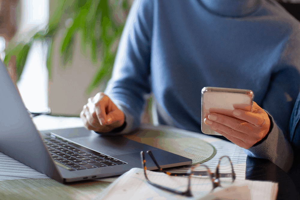 Can social media affect our spending?